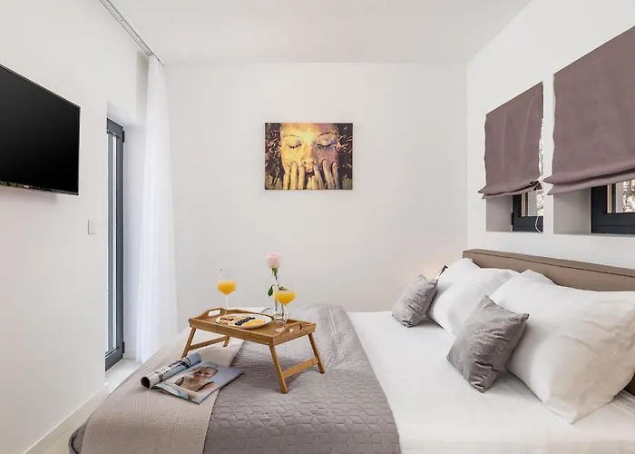 Frami Стариград