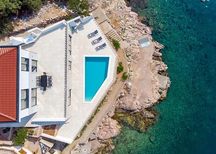 Frami Стариград