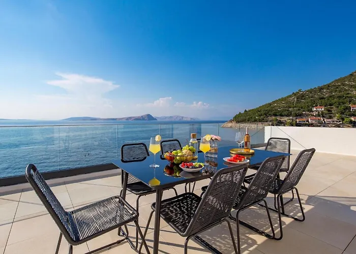 Frami Стариград